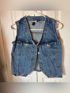 Universal Thread Women's Blue Denim Vest